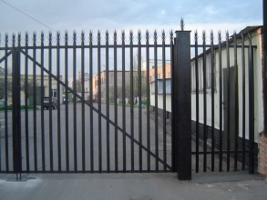 Сварные заборы с бетонированием столбов 12 метров фото в Реутове