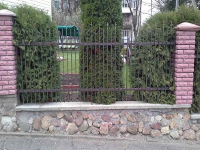 Сварные заборы с кирпичными столбами 80 метров фото в Реутове